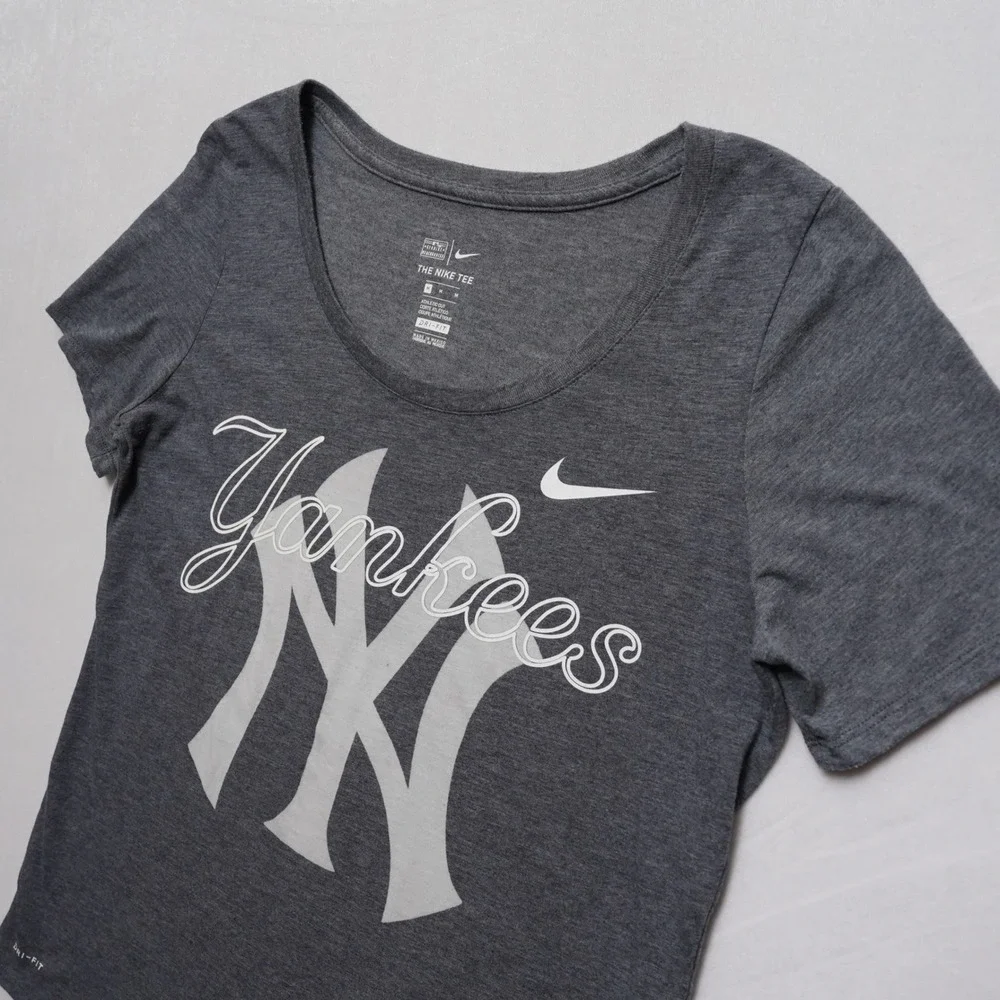Nike NY Yankees Womens Medium Gray Dri Fit Shirt MLB‎ Athletic Tee